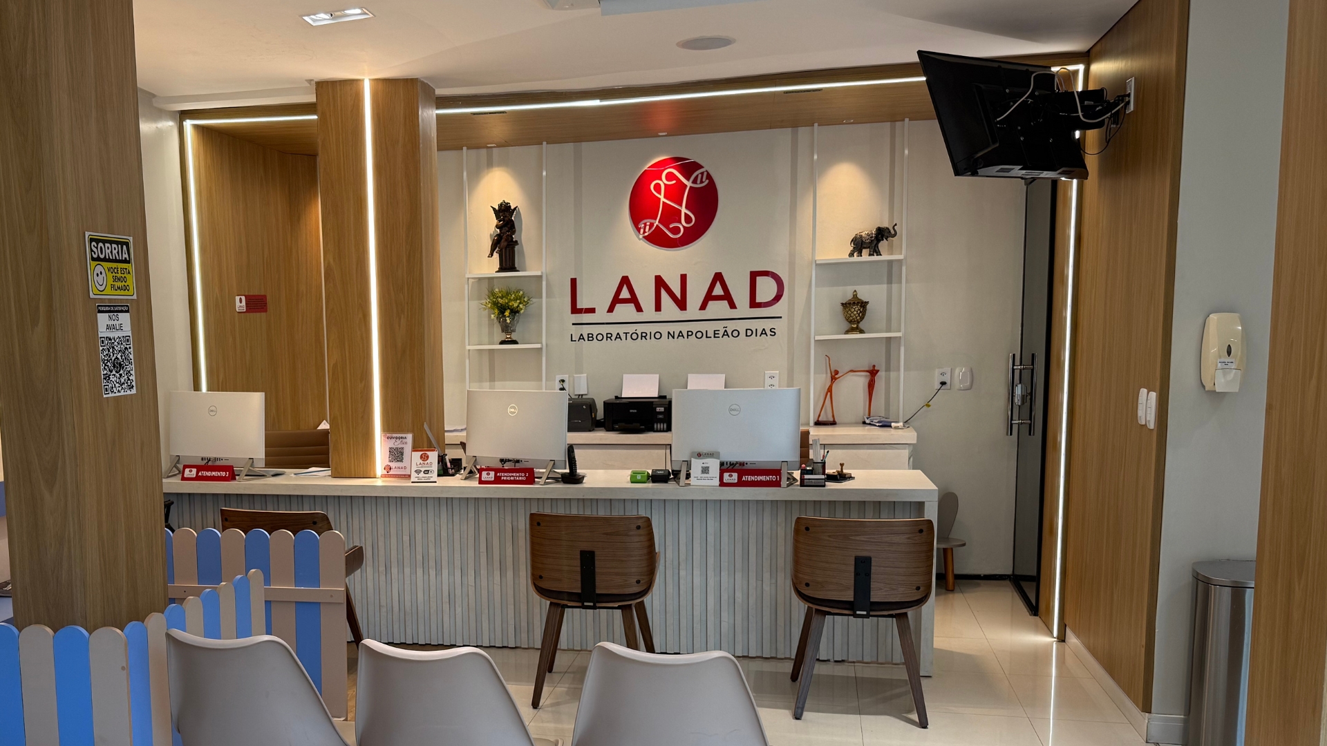 Fachada do laboratório LANAD